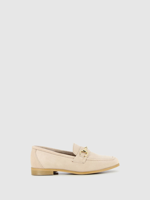 Loafers com Apliques Metálicos em Nude